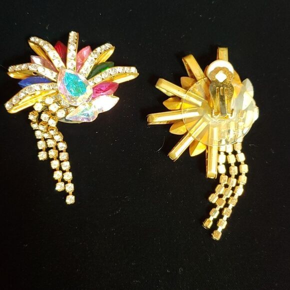 VNTG Stunning Rainbow of Stones White Rhinestone Clip-on Earrings - Picture 3 of 5